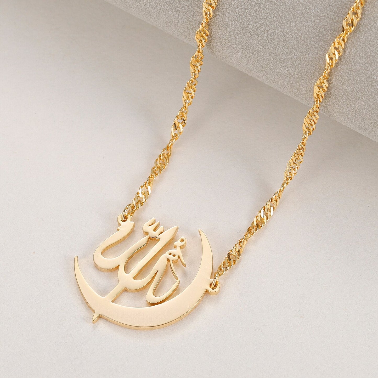 Pendentif Calligraphie Allah - RAZAQ
