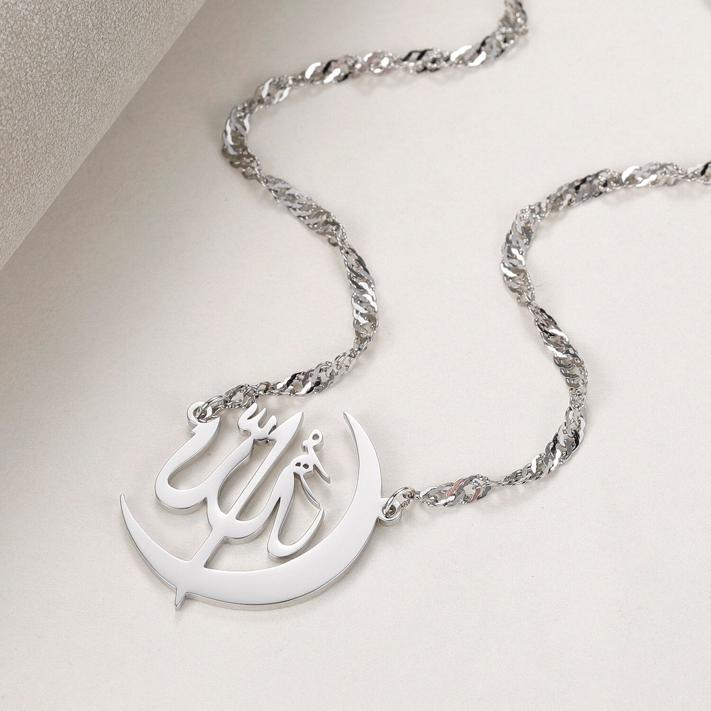 Pendentif Calligraphie Allah - RAZAQ