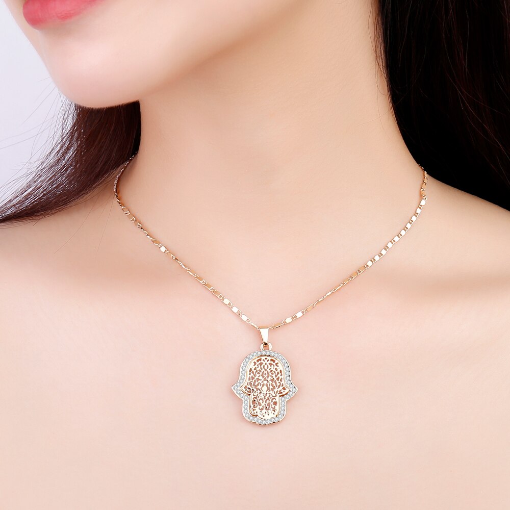 Collier main de fatma ras du cou